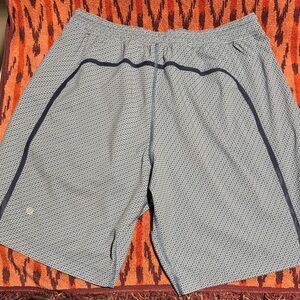 Lululemon Patterned Athletic Shorts (L) 9”EUC Lined.